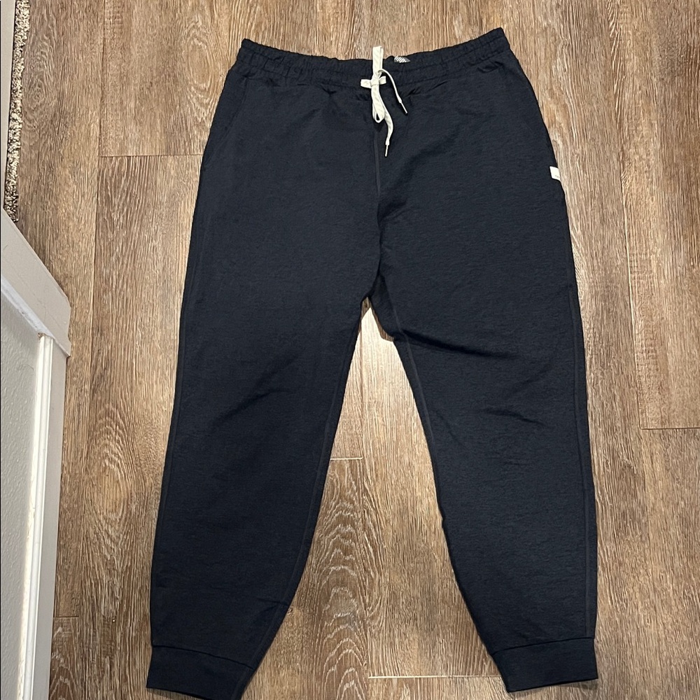 Vuori Performance Joggers Regular Length in midnight Heather
